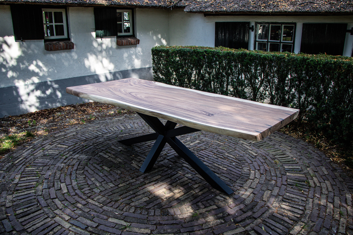 suar outdoor table