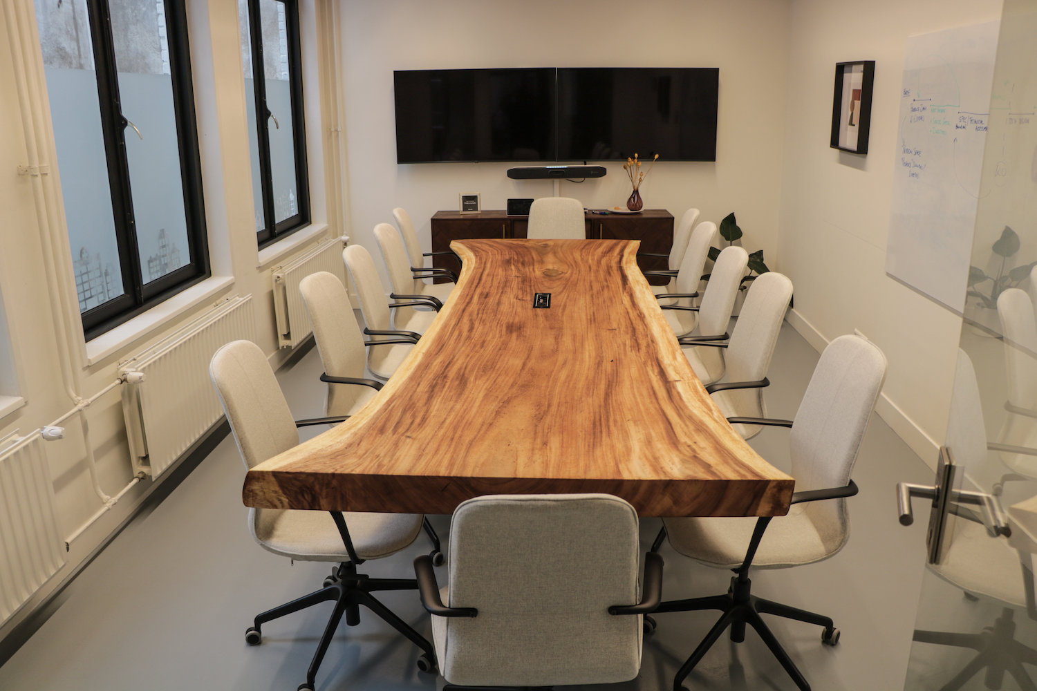 suar-conference-table