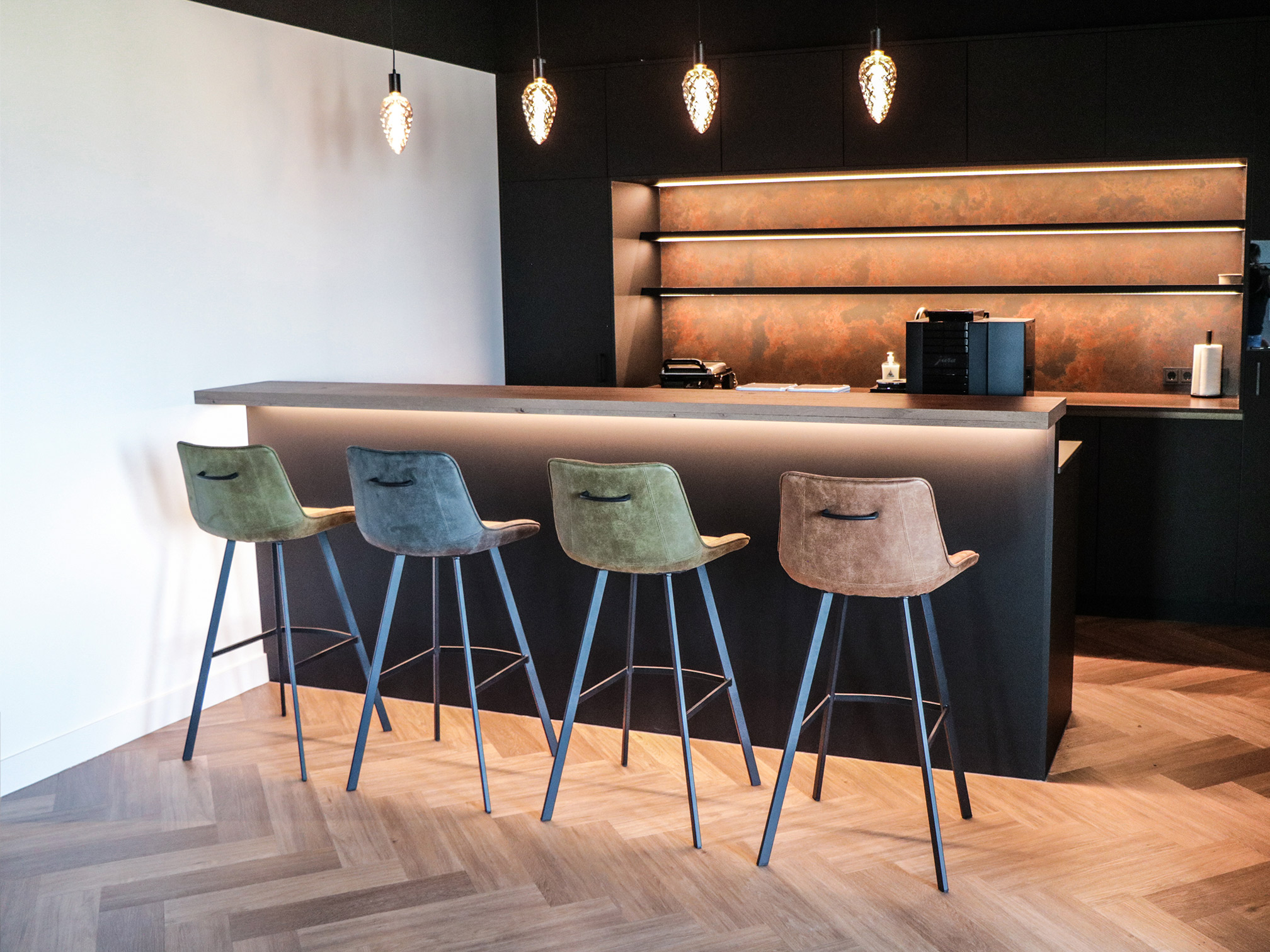 Gietvorm consultant Ideaal Barkrukken | Unik Living – Unieke tafels & stoelen op maat